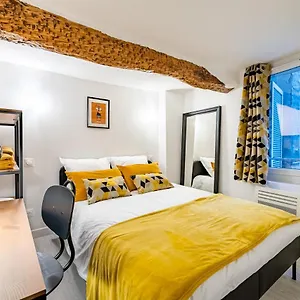  Appartement Roche : 3 Chambres,6 Personnes, Bien Equipe, Deco+